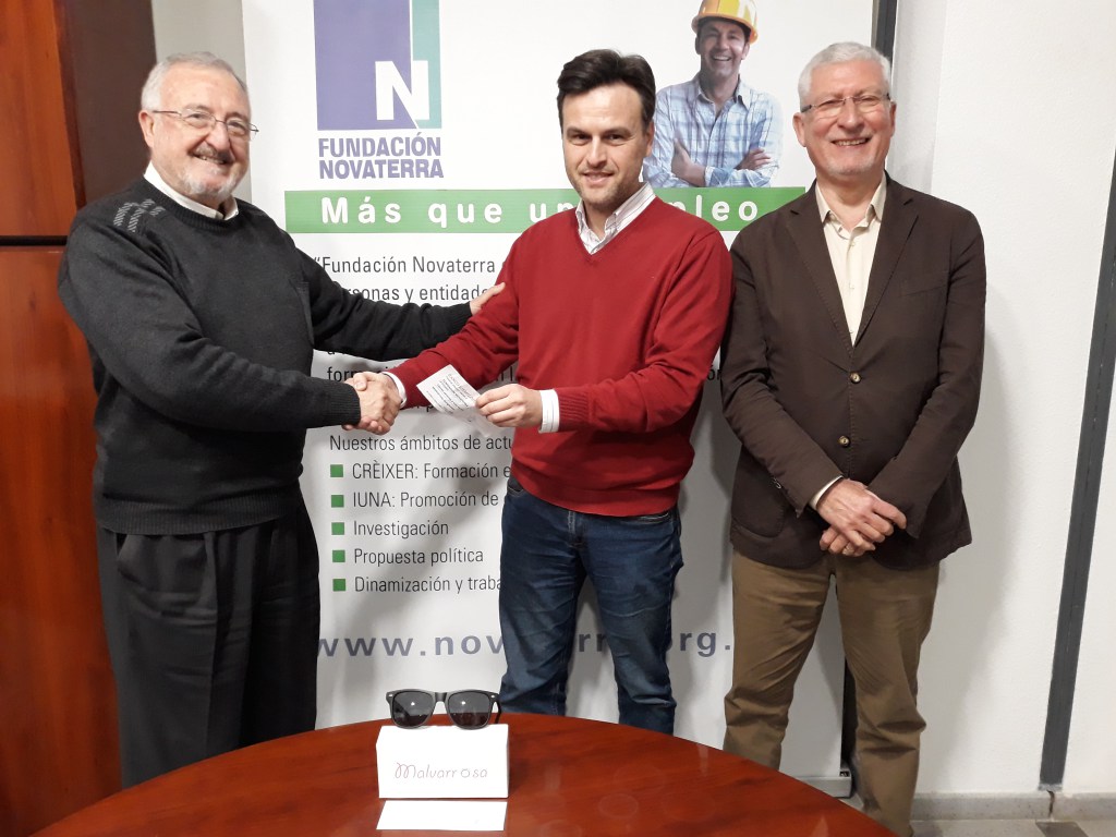 Malvarrosa Sunglasses entrega su primer cheque solidario a Fundación Novaterra
